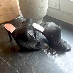 Vince Camuto Women's Kayjay Black Caged Leather Bootie size 8